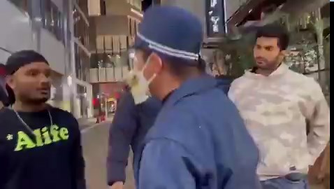 "Indios":Porque captaron cómo un recolector de basura en Japón intentó explicarle a un grupo de inmigrantes cómo tirar la basura y estos empezaron a agredirlo.