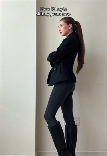 How I would style skinny jeans in 2025! The skinny jeans tall boots combo is 🤌 Here are the formulas: 1. Blouse, knit sweater, skinny jeans, and tall boots 2. Cardigan, bodysuit, skinny jeans, and tall boots 3. Blouse, blazer, skinny jeans, and tall boots 4. Sweater, belt, skinny jeans, and tall boots 5. Blouse, oversized sweater, skinny jeans, and tall boots 6. Short jacket, skinny jeans, and tall boots #skinnyjeans #skinnyjeansoutfit #jeansoutfit