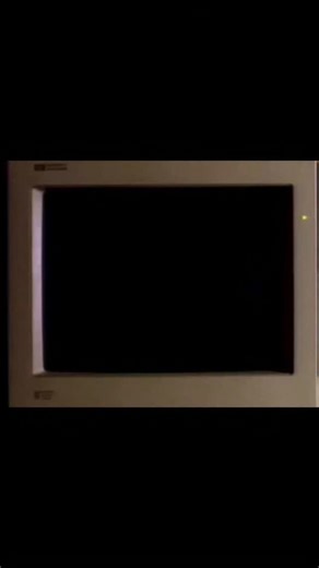 A finales de los 80 llegó a nuestras pantallas Un médico precoz, con aquel prodigio llamado Doogie Howser, interpretado por Neil Patrick Harris. Un chaval que podía diagnosticar enfermedades con precisión quirúrgica, pero que al llegar a casa seguía siendo un adolescente lleno de dudas. Y quién no recuerda esas reflexiones que escribía cada noche en su ordenador azul. #UnMédicoPrecoz #DoogieHowser #NeilPatrickHarris #Series80s #Series90s | almaretro78