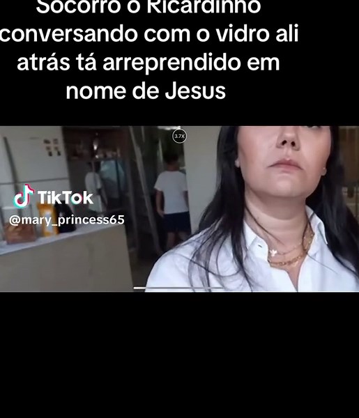 O que acontece com o Ricardinho e sua vassoura?