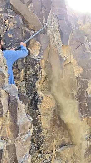 Old Generation Rock Mining Scenes 🏔️ #shorts #mining #treding #viral #classic #stonework | MiningEdge