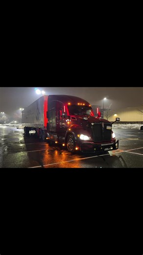 T680 listo para la ruta…. Con sus actualizacion de Watermelon lights✅ Luces para la nieblina✅ Underground watermelon lights…!🔥🌪️ available⁉️❌ We have excellent promotions, with quality and good price🧏🏻‍♂️ What are you waiting for? Don’t miss out on yours.🚨‼️ . Trucks and cars: All electric problems⚡️, Epoxy flor🔥, Oil change🧰 , All lights installed 💯, All sistem music🔊. And more things DM 908-404-2697 . . . . . . . . . Dm any questions!📬🔥 #t680 #nj #truck #electric #custom