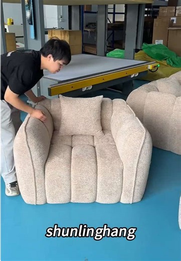 One container can hold 500 pieces of sofas. Can you believe that? Compressed sofas can save eighty percent of the transportation costs.#chair #sofa #furniture #factory #tiktok