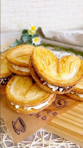 Crunchy and fluffy ♡ Eat it and you're a winner! Cream sandwich made with just 3 ingredients #foo...