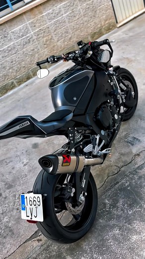 Yamaha R1 Streetfighter by Xavi Dynamische: https://www.bikebound.com/2025/11/13/tydirium/ #StreetfighterBike #nakedbike #yamahar1 #R1 #custommotorcycle #custombike | BikeBound