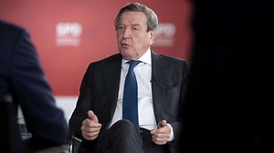 Russland-Zoff in der Ampel? Scholz-Vertrauter führt Geheimgespräch mit Altkanzler Schröder