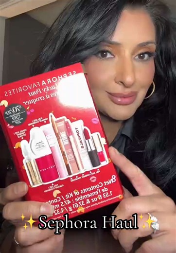 💕 Sephora Haul Breakdown 💫 Danessa Myricks Beauty Flushed Essentials Blush & Lip Kit \t•\tIncludes Danessa Myricks’ Yummy Skin Blurring Balm Powder in Universal Radiant (soft-focus priming powder) plus 4 mini Blurring Balm Powder Flushed shades that can be used on cheeks and lips. \t • Shades typically include: • It Girl — poppy cool pink • Rose N Brunch — neutral rosy pink • Primadonna — vibrant hot pink • Spiced Latte — warm brown • Plus the Universal Radiant translucent blur powder ✨ \t•\tB