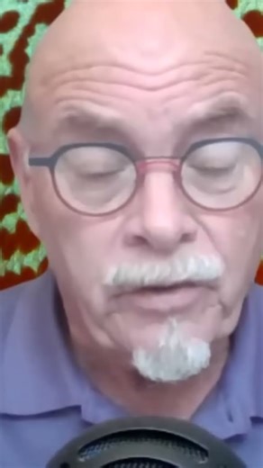 Sick Discus fish. See link complete video. #fishdisease #discus #discusfish