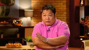 La primera etapa de la prueba de eliminación es el duplas. José elige cocinar con Paulo y los dos hacen el mejor croquembouche. Vea el capítulo completo (T01E55 – 2015) y revive las temporadas pasadas de #MasterChefColombia en el canal oficial en Youtube. | MasterChef Colombia