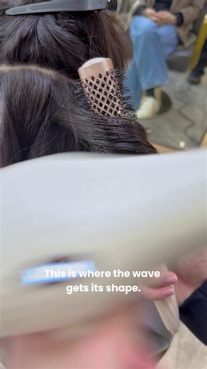 This is where your waves are born 🌊✨ #aimike#aimikeblowout#blowou#HairTok #HairTutorial