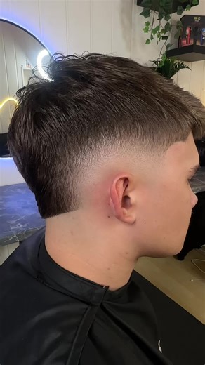 Mastering the Clean Burst Fade: Barber Techniques