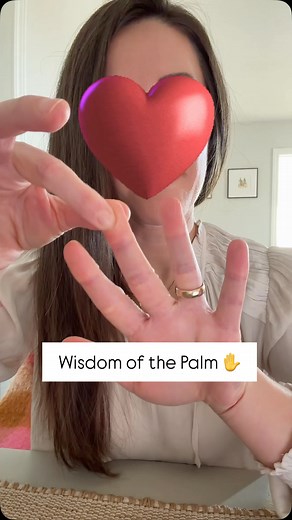 🖐️ Comment KIDNEYS, LIVER, HEART, STOMACH, or BRAIN if you want a deeper breakdown of what each finger can do for your health 🌿👇 There’s ancient healing wisdom in the palm of your hand — literally. For thousands of years, yoga, Qigong, Tai Chi, and mudras have mapped how each finger connects to vital organs and emotional balance: 💧 Pinky — Kidneys & water flow 🌿 Ring — Liver & detox 🔥 Middle — Heart & circulation 🍽️ Index — Stomach & digestion 🧠 Thumb — Brain & focus Even points on the p