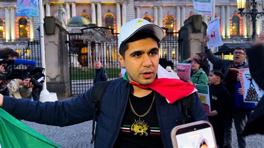 Iranians protest outside Belfast City Hall calling for regime change | Irish Daily Mirror