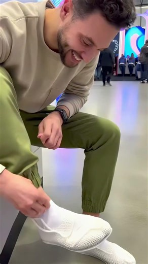 This Machine Prints Sneakers Directly on Your Feet 👟