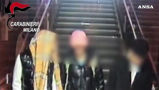 Lite sul bus e coltellate a scuola: tre studenti in carcere, due sono minori