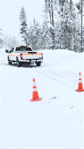 📍SH-21 Idaho City to Lowman update: As we anticipated, the snowfall totals from this storm cycle have already totaled over 24” on Highway 21 between Idaho City and Lowman, with another 18” predicted. While it’s validating to see that our initial concerns were on target, our focus now is on keeping our crews and the public safe. Our snow plows and road graders were stopped by heavy snow accumulations early this morning, and slower rotary snow blowers will be needed to reopen the road following t