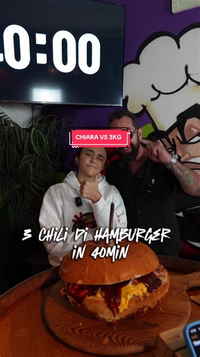 Chiara Mangiatutto Vs BBQ Burger da 3kg in 40 Minuti!