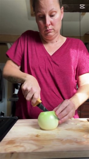 👉 Ne Gâchez Plus Vos Oignons ! Congelez-les Comme Ça 🧅❄️ #congeleroignon