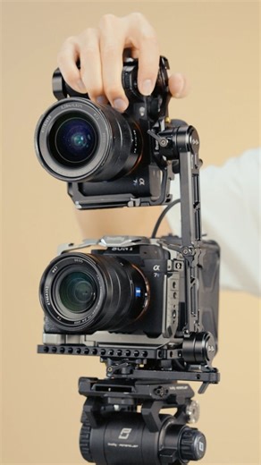 Horizontal and Vertical Dual-Camera Shooting, Unlocking 360-Degree Infinite Adjustment.