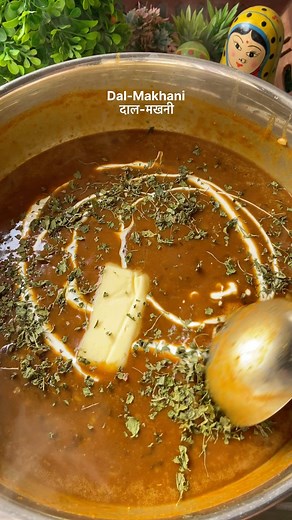 Chef Chhaya on Instagram: "Dal-Makhani ki कहानी। Ingredients- 1cup Urad 1/3 cup Rajma 1/4 cup chana dal Salt to taste, bay leaf and big cardamom 1tbs desi ghee Pinch of asafoetida Dry Kashmiri mirch 6-7 garlic 1 onion Tomato paste- 1 tomato, 3-4 green chilli and ginger Kashmiri Laal- 1tsp Coriander- 1tsp Turmeric- 1/2tsp Salt to adjust Garam-masala- 1/2tsp Butter Kasuri methi Cream . . . #chefchhaya #dalmakhani #restaurantstyle"