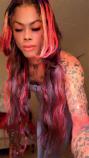 Candy123456 (@candychinadoll)’s video of people putting candy in a bowl