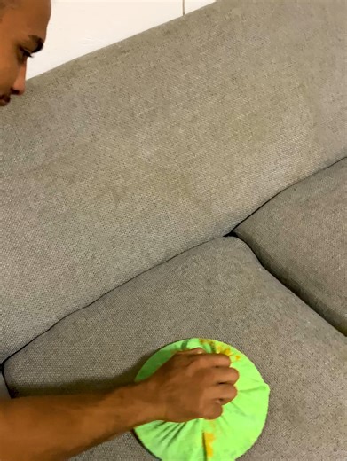 12M views · 41K reactions | Use la tapa de la sartén en el sofá y déjelo como nuevo | Ideas en 30 segundos | Facebook