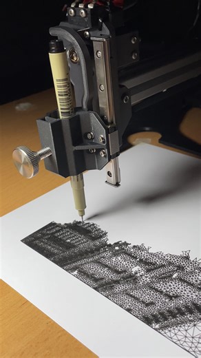 Here I’m drawing a photo using triangulation. I’m very curious about the result, it looks really good so far, but it’s taking a while. By the way, here you can see the 3rd version of the pen lift where I used a small linear rail that I got from a friend :D #penplotter #plotterart #oddlysatisfying #generativeart #plotterpen