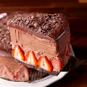 3M views · 15K reactions | This Strawberry Chocolate Mousse Cake is...