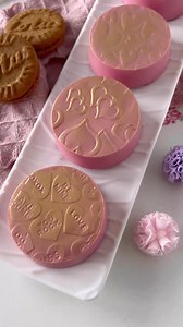 Hey everyone I have added some new valentine’s texture parchment on my webiste . They come in 2” pre cut circle for you chocolate molds or full sheets . Put your parchment down in the mold either embossed side or debossed side . You can reuse the parchment as long as you remove gently . Optional dust with your favourite dust to make them pop . What do you think ? Do you love the effect as much as I do . I think they look super pretty ! #texturedparchment #parchmentcookies #candymelts #cookiedeco