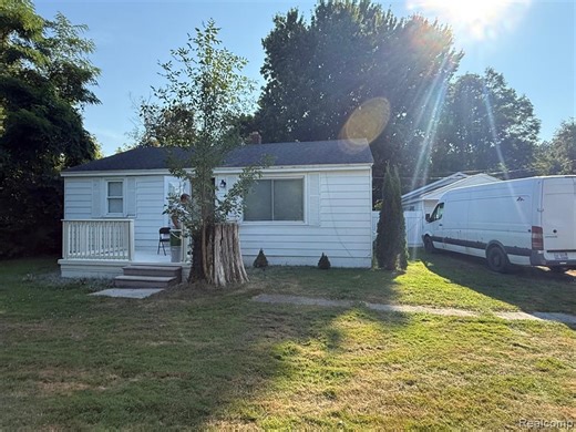 7189 Lakeshore Rd, Lakeport, MI 48059 - Privat Near Lake Huron | LoopNet