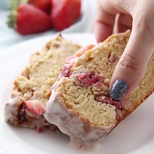 456K views · 726 reactions | This moist and delicious Strawberry Low Carb Bread with a mouthwatering homemade icing can be a fun change of pace for breakfast with coffee or an incredible dessert. Full Recipe & Instructions: https://kaseytrenum.com/strawberry-low-carb-bread/ | Easy Keto/Low Carb Recipes | Facebook