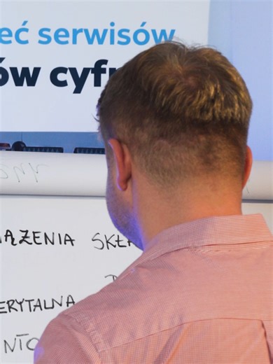 📚 Przygotuj się do egzaminu CPC z Trans Expert 📚 Już w styczniu organizujemy kolejne szkolenie na Certyfikat Kompetencji Zawodowych przewoźnika drogowego. Możesz wziąć udział stacjonarnie, hybrydowo albo w 100% online — dokładnie tak, jak pozwala Ci czas. 📅 Szkolenie stacjonarne: 22–25.01.2026 📍 Bydgoszcz, ul. Bydgoskich Przemysłowców 29 🔹 4 dni stacjonarnie • 2 dni solidnej teorii – wszystkie 8 bloków wymaganych na egzaminie • 2 dni intensywnej praktyki – zadania, case’y i schematy egzamin