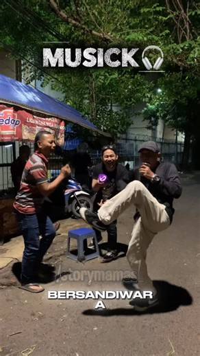 SIGIT HANIAGO on Instagram: "Beda Guru beda ilmu, Beda Mekanik beda tekhnik,Beda orang beda cerita, Baik buruknya kita tergantung siapa yang cerita ❗️👋🏻😎 *Salamdariganghappy🥂 #storymamas #temanintisari #cebanpertama #trendingnow #trendingreelsvideo❤️"