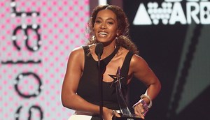 Solange Knowles Accepts Awards on Stage at BET Awards 2017!