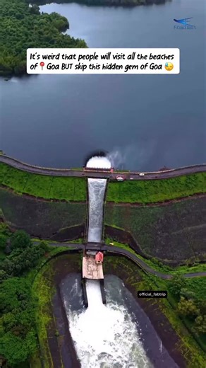 🌊💙 Beyond beaches & pubs… Goa hides THIS gem 😍✨ 📍 Salaulim Dam – South Goa’s peaceful escape 🌿🐦 💧 Unique curved design ⭕ 140ft drop = WOW sight! 🤯🌈 🌞 Perfect for picnics, bird watching & soaking in nature’s vibes 🍃🪶 🌸 Bonus: Botanical garden feels like mini Brindavan 🌺🌿 🗓 Best time: July–Nov 🌧➡️☀️ 🎥~ @go_goaa_07 | FabTrip