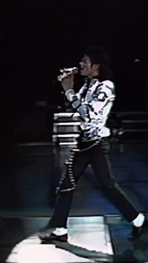 Michael Jackson live at Wembley stadium on July 16th 1988 | She’s Out of My Life | #mj #michaeljackson #mjinnocent #fyp #foryou #viral #moonwalker #moonwalk