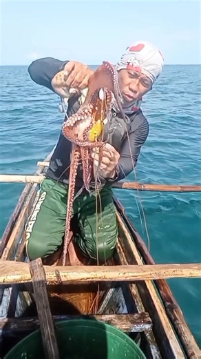 Octopus jig ko, ayaw na ibigay🤮 #octopushunting #fishinglife | Brod.Dins Fishing