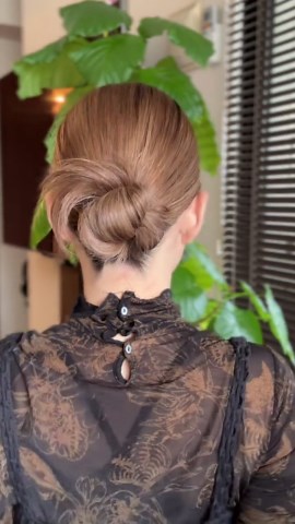 簡単ゴム1本でできるお団子ヘアの作り方