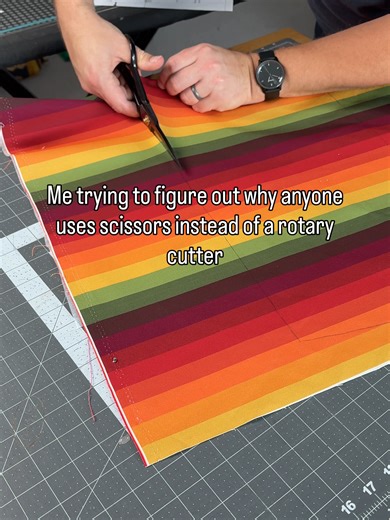 I know there’s a place for scissors…but, if I can use my rotary cutter I will ALWAYS choose that 😆. I mean look how much quicker that was! It’s my favourite tool in bag making 🙌🏼 Are you team scissors or rotary cutter? And why? 😃 #countrycowdesigns #bagmaking #sewing #howtomakeabag #sewingprep