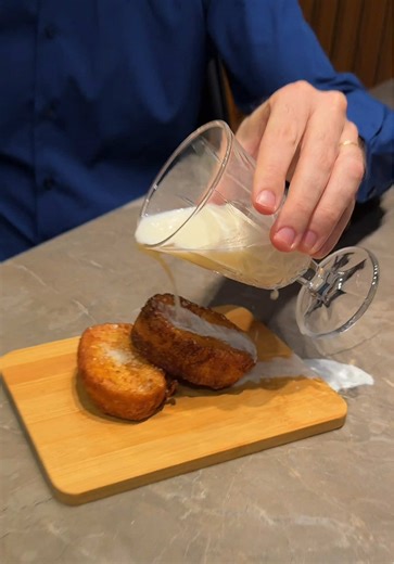 Nem todo lugar é seguro pra “finalizar a ceia”, viu? 💡 Pontos importantes pra evitar sustos: ✅ LOCAIS COM POUCO OU NENHUM RISCO – Pele saudável (sem feridas ou irritações) – Coxas, barriga, costas, peito – Fora da região íntima ou mucosas ⚠️ LOCAIS COM MAIOR RISCO DE TRANSMISSÃO DE IST – Dentro da boca, olhos ou região íntima – Pele com cortes, machucados ou alergias – Mucosas, como “brioco” e “gina” O risco maior tá quando existe contato com mucosas ou feridas, principalmente se houver IST não