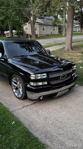 How to Wrap a Cowl Hood on a Lowered Silverado
