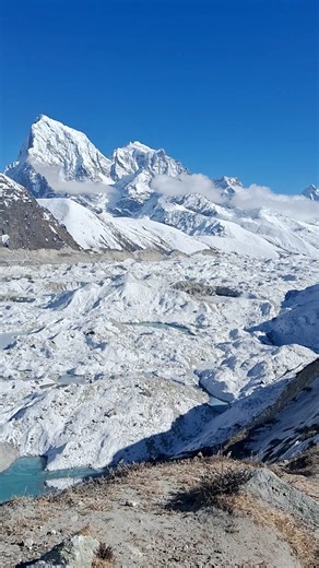 Gokyo Lake is a high-altitude freshwater lake system in the Everest Himalayan Region, located in the Solukhumbu District of Nepal 🇳🇵, within Sagarmatha National Park, a UNESCO World Heritage Site. Situated at an elevation of approximately 4,700–5,000 meters above sea level, it is recognized as one of the highest freshwater lake systems in the world. The lakes lie within the Mahalangur Himal range of the Himalayas and are surrounded by prominent Himalayan peaks and glaciers. The system is prima