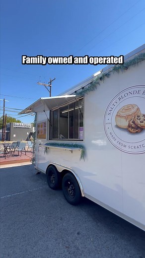 🚨FRESH MADE CINNAMON ROLLS AND COOKIES🚨 This is one of those spots where you go once and already are planning when to go back again! We absolutely LOVED the cinnamon rolls from @the.saltyblondebakery and the chocolate chip cookies. This is family owned and operated and they make everything from scratch DAILY! We respect the hustle and definitely will be back again soon🙏🏾 #austinfoodheads 📍4215 Avenue H ⏰ Wed-Thurs: 8:00am-2:00pm; Fri-Sun: 8:00am-2:00pm; 4:00pm-6:00pm #austin #austintexas #e