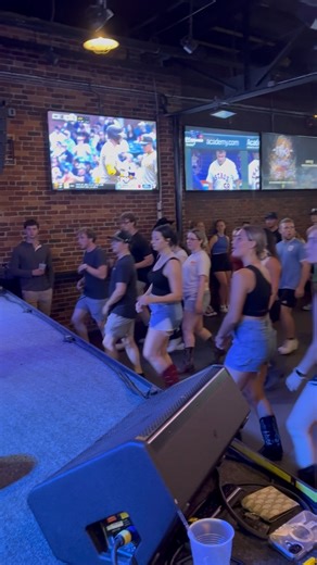 603 Line Dance - Doing the dance Crusin’ by Neil Hale to...