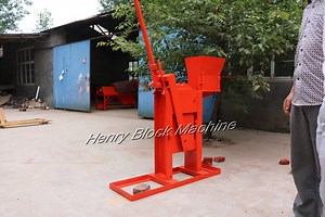 [Hot Item] Henry Hr1-30 Small Manual Soil Interlocking Brick Machine for Sale