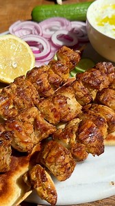 26M views · 353K reactions | Authentic Greek Chicken Souvlaki #greekfood #souvlaki #GreekChicken #greekchickensouvlaki #chickensouvlaki #easyrecipe #mediterraneandiet #homecooking #grillseason #freshingredients | Essen Paradies | Facebook