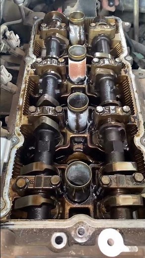 Double overhead cam engine #autorepair #mechanic #engine #enginecomponent #cylinderhead
