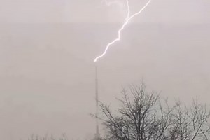 Rare sight: Vilnius TV Tower struck by winter lightning