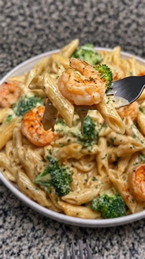 Creamy Shrimp Alfredo Penne with Broccoli