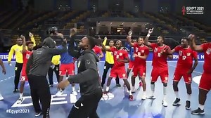 Así bailan los rivales de @balonmanochile 🕺🎶🤾 El combinado nacional se medirá ante la República Democrática del Congo este miércoles en el Mundial de Egipto 2021. El combinado africano logró su primera victoria en la historia de la competición y así lo festejaron con @gauthiermvumbi como uno de los grandes atractivos. El duelo lo podrás disfrutar en vivo desde las 10:40 horas a través de todas las plataformas digitales y oficiales del canal, como también por TNT Sports 2 yTNT Sports HD. 🎥: @